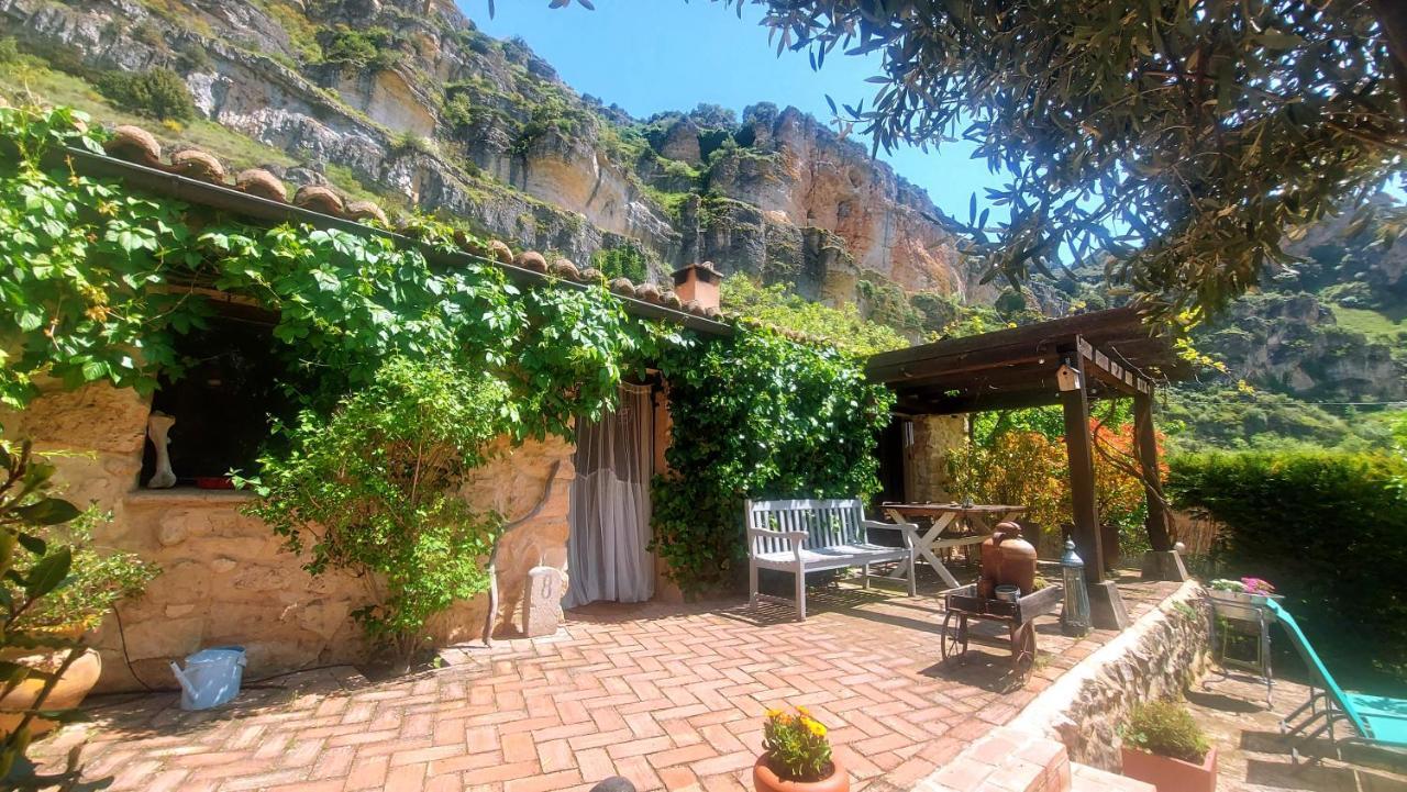 Aragosa Casa Corazon De Piedra En El Rio Dulce 게스트하우스 외부 사진